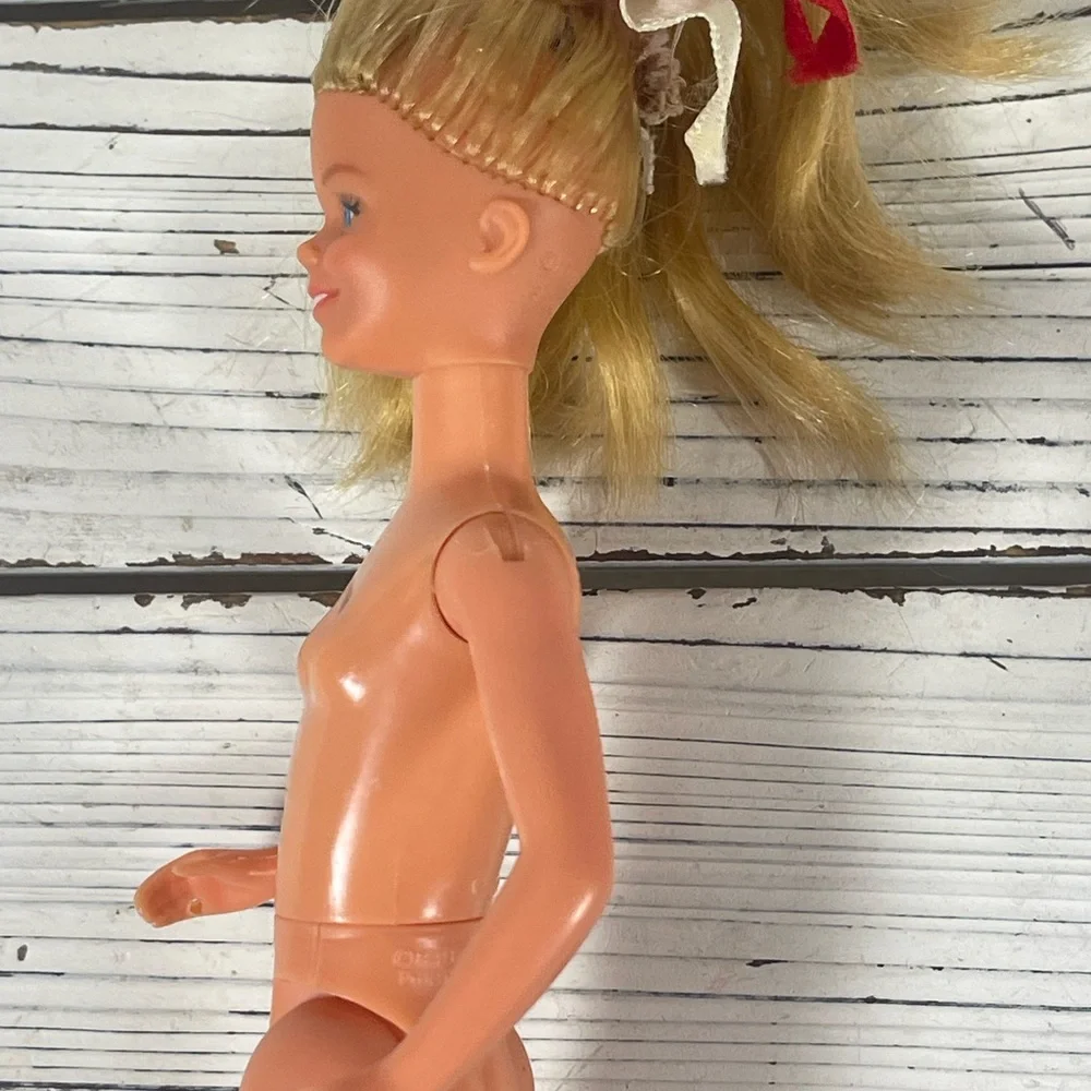 Vintage 1978 Mattel Barbie Doll Figure‎ Clothing Great Condition